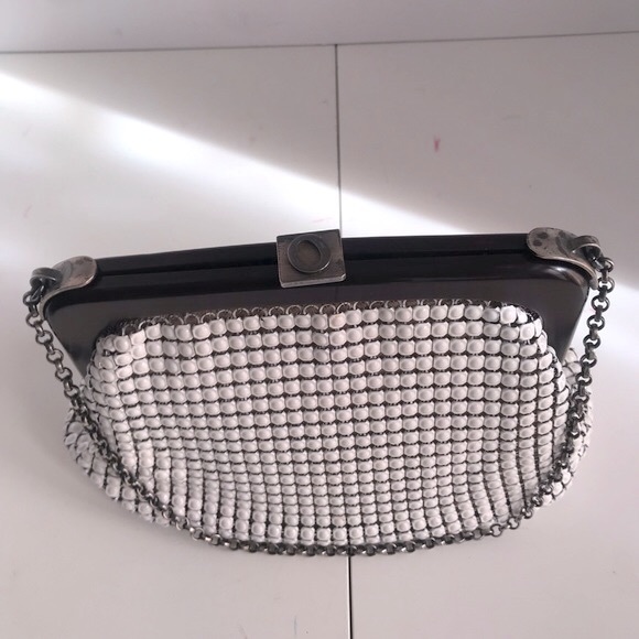 Oroton beautiful vintage white mesh beaded handbag with chain link strap - Picture 5 of 12